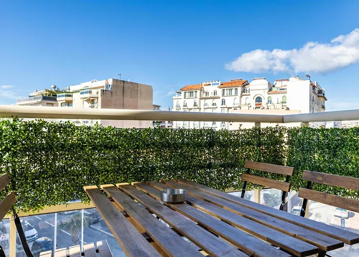 Charming A C 1br 4p - *